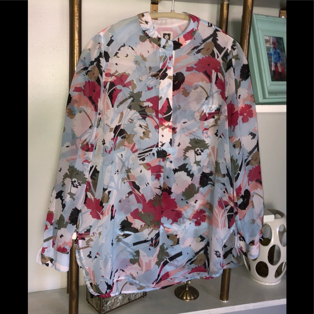 Anne Klein women’s lightweight sheer dress shirt. EUC!